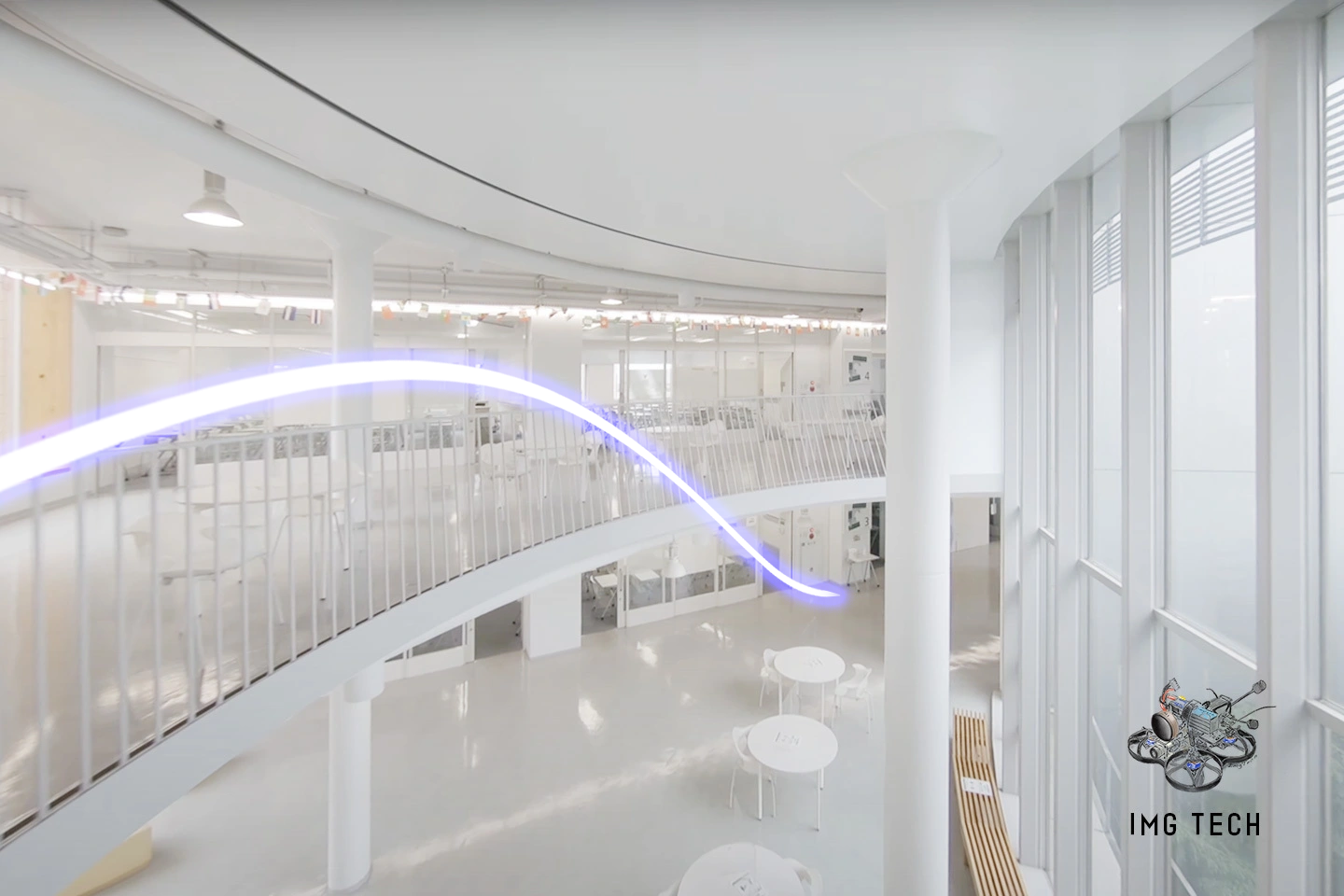 キャンパスツアーマイクロドローン